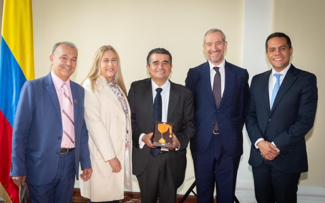 La Corporación Universitaria de Asturias fue condecorada por el Congreso de Colombia y reafirma su liderazgo en educación superior
